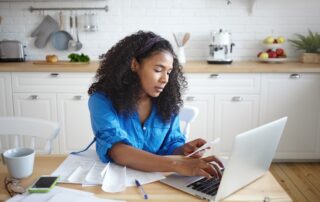 A woman budgeting on her laptop